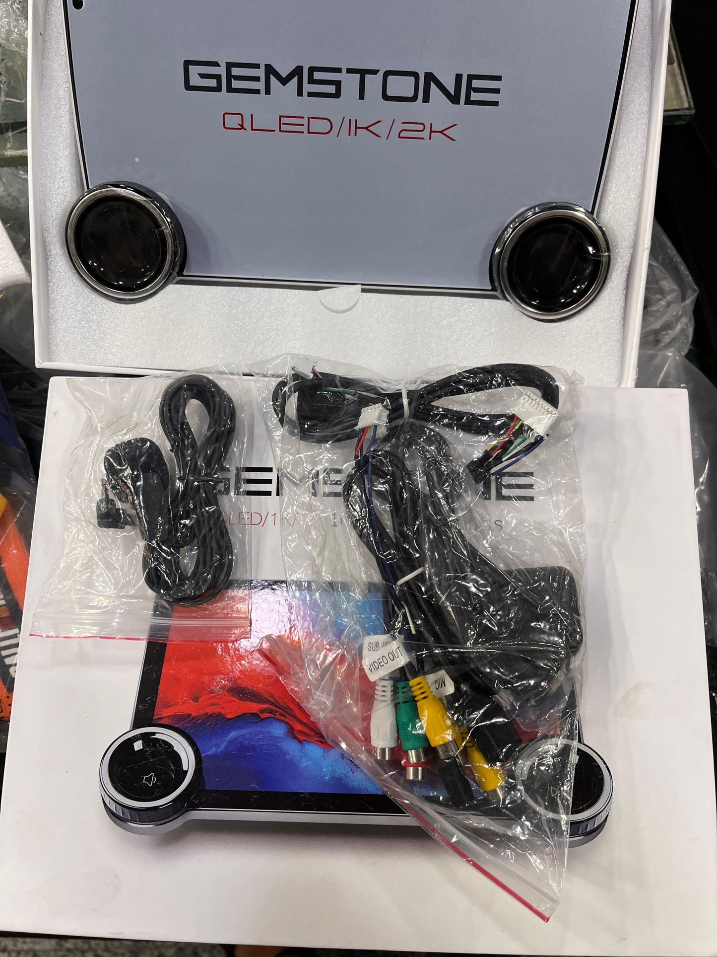 Gemstone 10.1 inches car Android sterio music system player (4gb + 64gb)