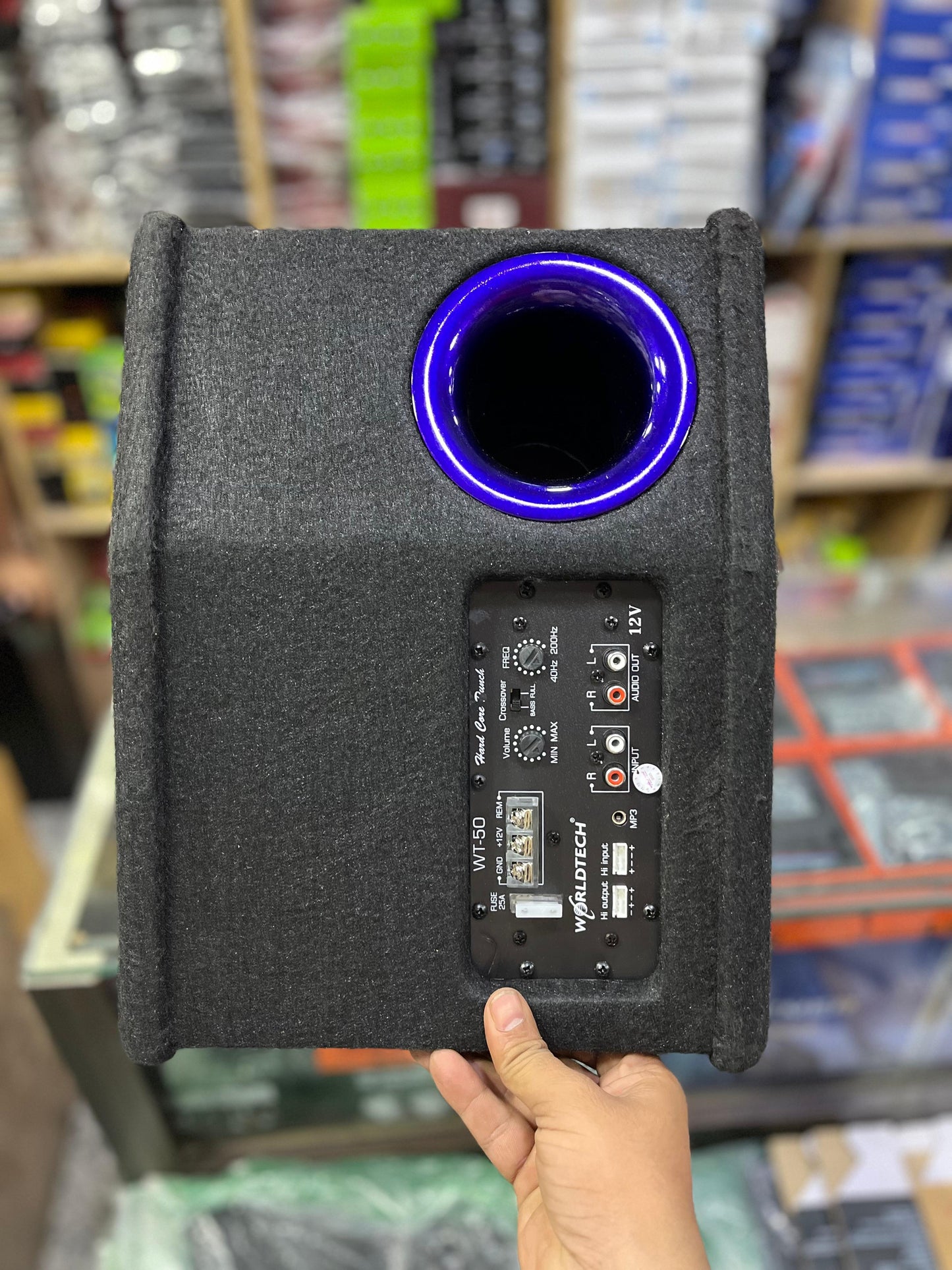 Worldtech wt-1009 4400w sub enclosure with inbuilt amplifier