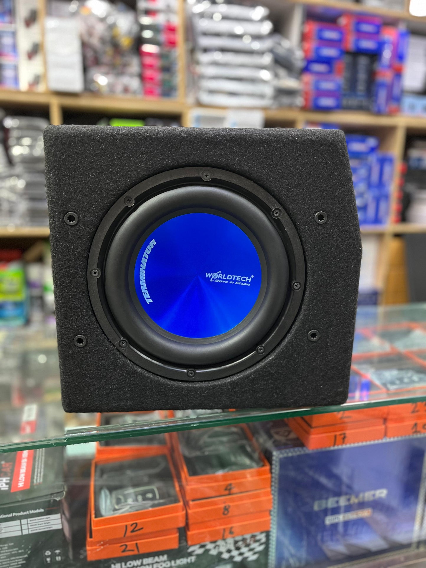 Worldtech wt-1009 4400w sub enclosure with inbuilt amplifier