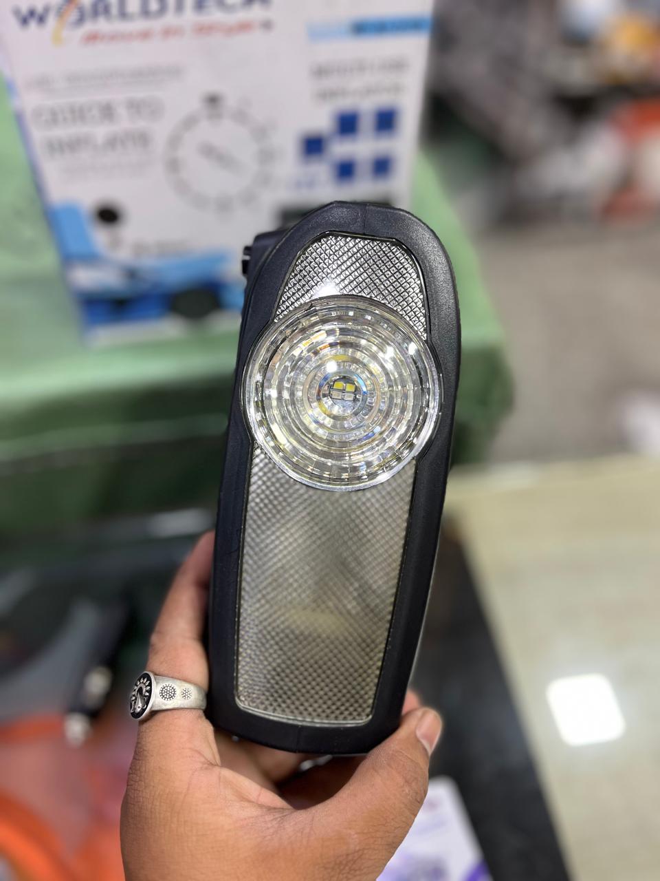 Worldtech 150 PSI Car tyre inflator 1 year guarantee